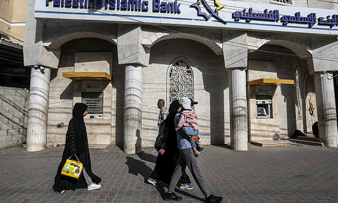 تحذير فلسطيني من مخاطر رهن العلاقات المصرفية مع إسرائيل بقرارات مؤقتة