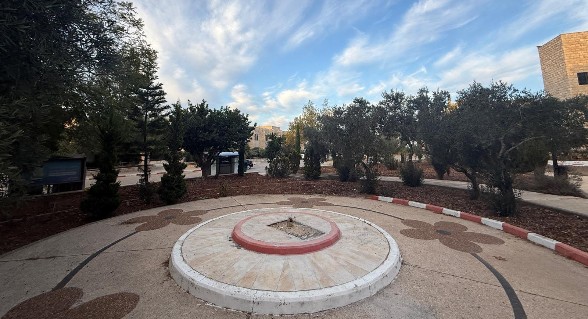 مصادر فلسطينية: الجيش الإسرائيلي يهدم النصب التذكاري لضريح الشهداء في جامعة بير زيت