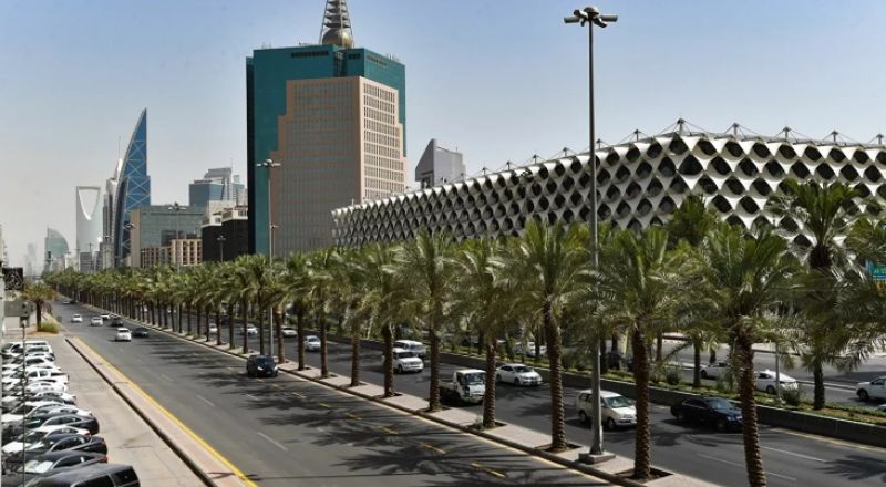 أضرار مادية في الرياض بعد اعتراض صاروخ باليستي وسقوط شظاياه