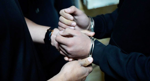 شاب (19 عامًا) مشتبه بطعن طالبًا داخل مدرسة في إكسال