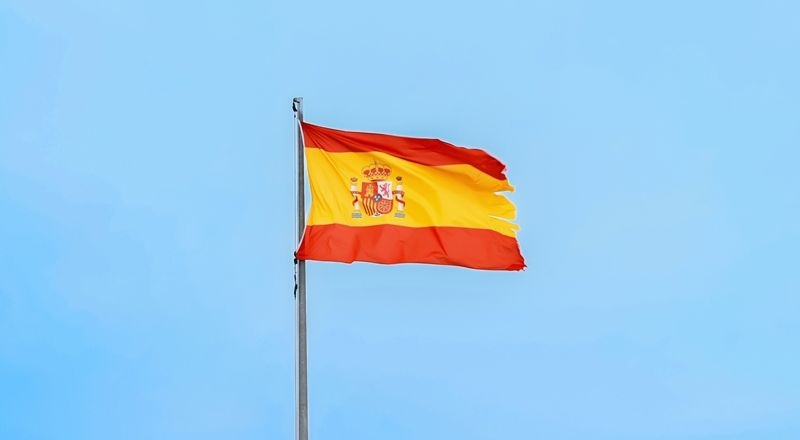 سانشيز يحل البرلمان الإسباني ويدعو إلى انتخابات مبكرة في 29 نوفمبر
