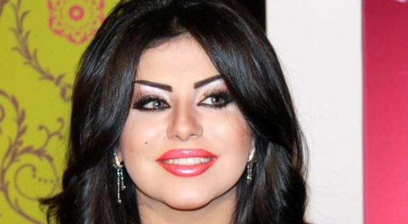 حليمة بولند تطلب فتوى بشأن الرموش والأظافر الاصطناعية قبل أداء العمرة