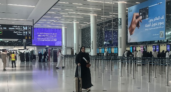 بعد يوم من مقتل 13.. السعودية تعلن مقتل شخص في هجوم على مطار الرياض