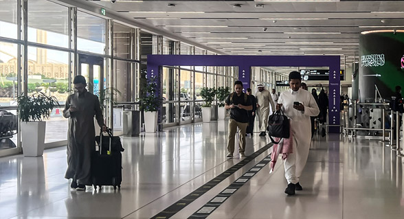 إدارة الطيران الاتحادية تحث شركات الطيران الأمريكية على توخي الحذر برحلات السعودية