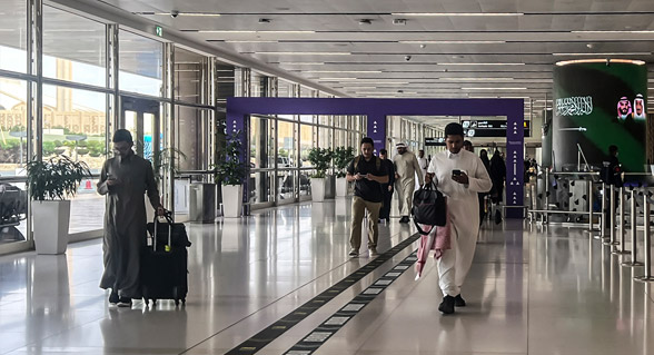 روسيا تندد بالهجوم على مطار الرياض وتدعو إلى الدبلوماسية