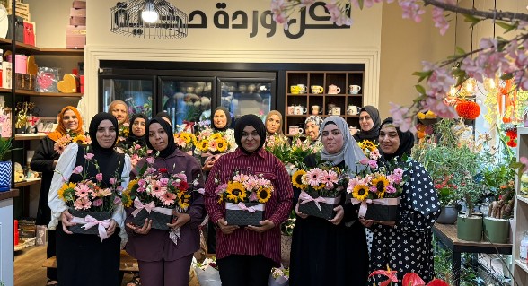 بلدية كفر قرع: مركز أجيال يحتفي بالأمهات بورشة إبداعية لتنسيق الزهور