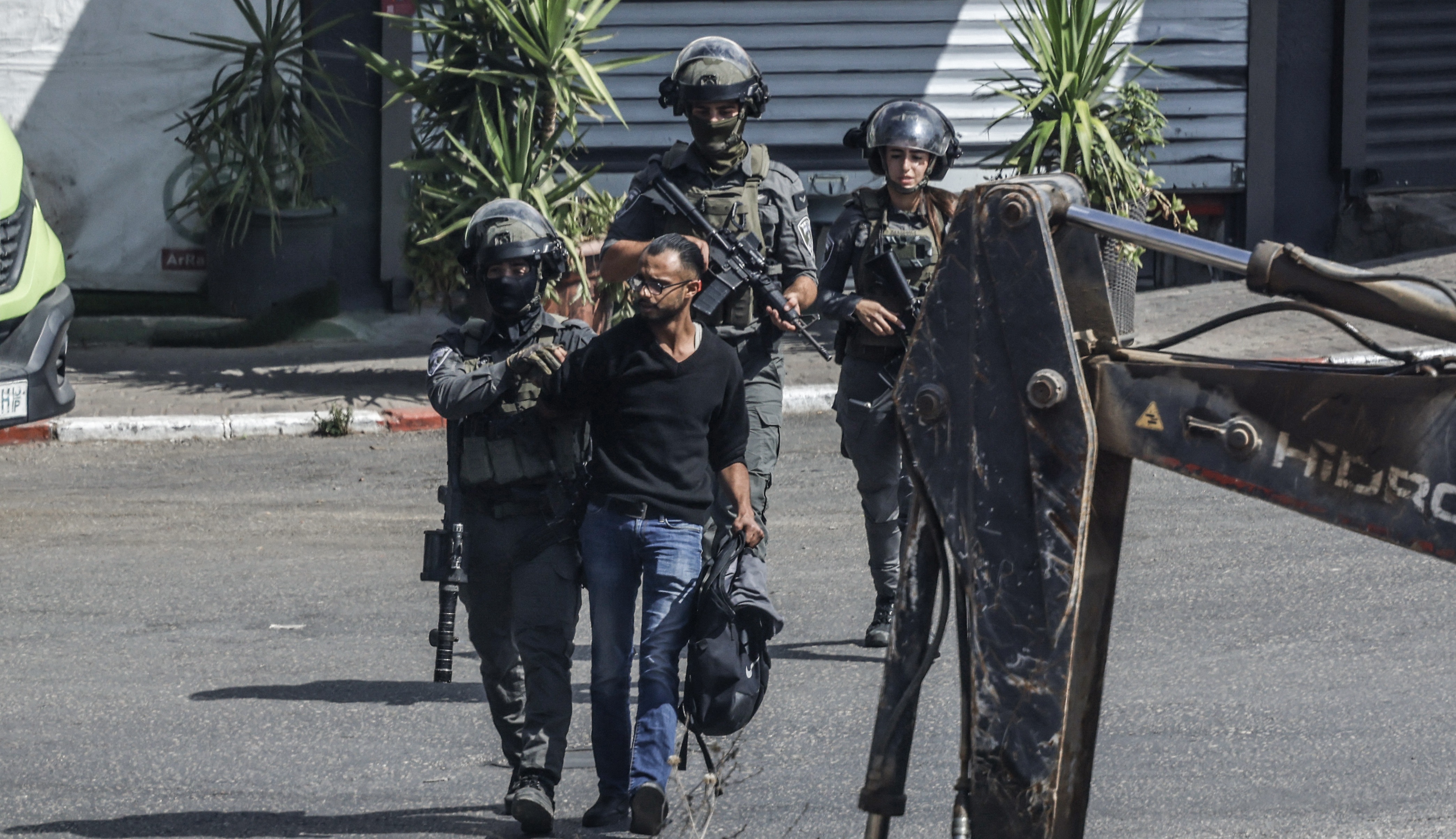 إصابات واعتقالات بالضفة.. الاحتلال يدهس 3 فلسطينيين غرب جنين