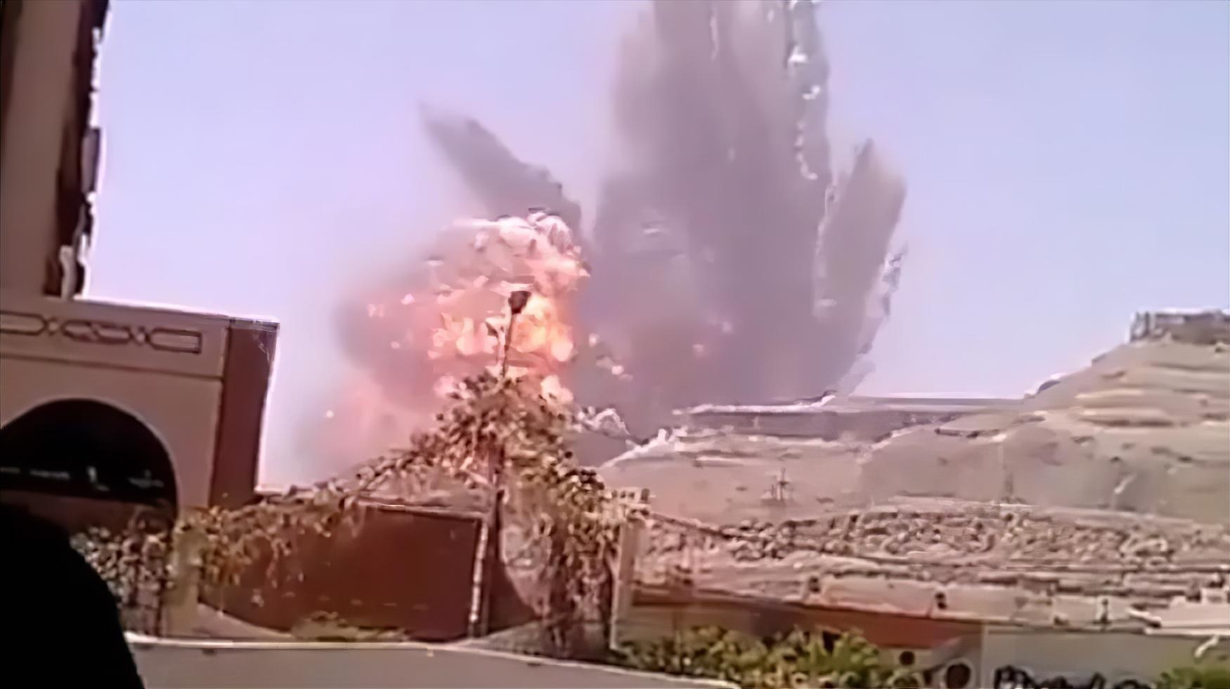 فيديو لقصف حي سكني في صنعاء بقنبلة محرّمة دوليًا.. ما حقيقته؟