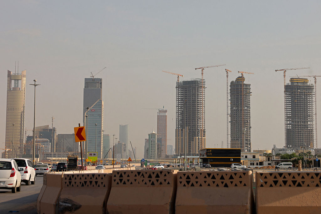 التحالف يعترض صاروخًا باتجاه الرياض.. الحوثيون يتوعدون بهجمات جديدة