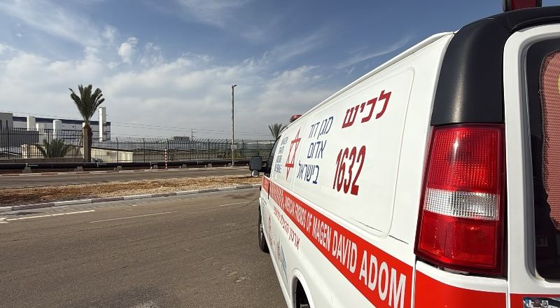 النقب: إصابة 3 عمال بجروح خطيرة إثر تعرضهم لحروق في مجمع رابين الصناعي