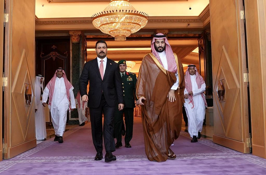 عرض التطورات مع ولي العهد السعودي في الرياض.. الزيدي يبدأ جولة خليجية