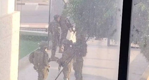 مصادر فلسطينية: الجيش الاسرائيلي يقتحم مقر الهلال الأحمر ومستشفى الشهيد ياسر عرفات في سلفيت