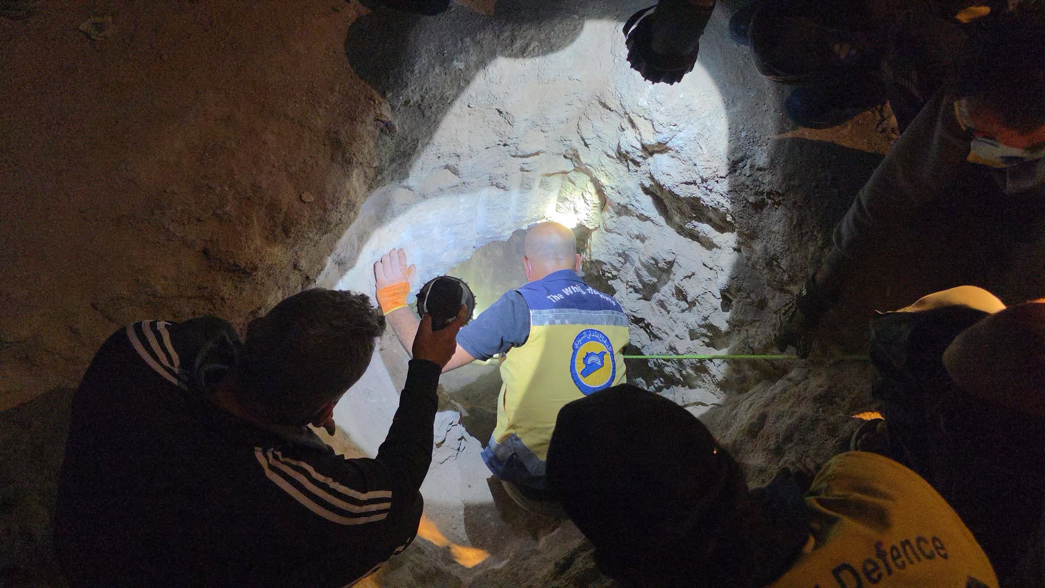 سوريا.. نهاية مأساوية لثلاثة شبان داخل كهف في دير الزور
