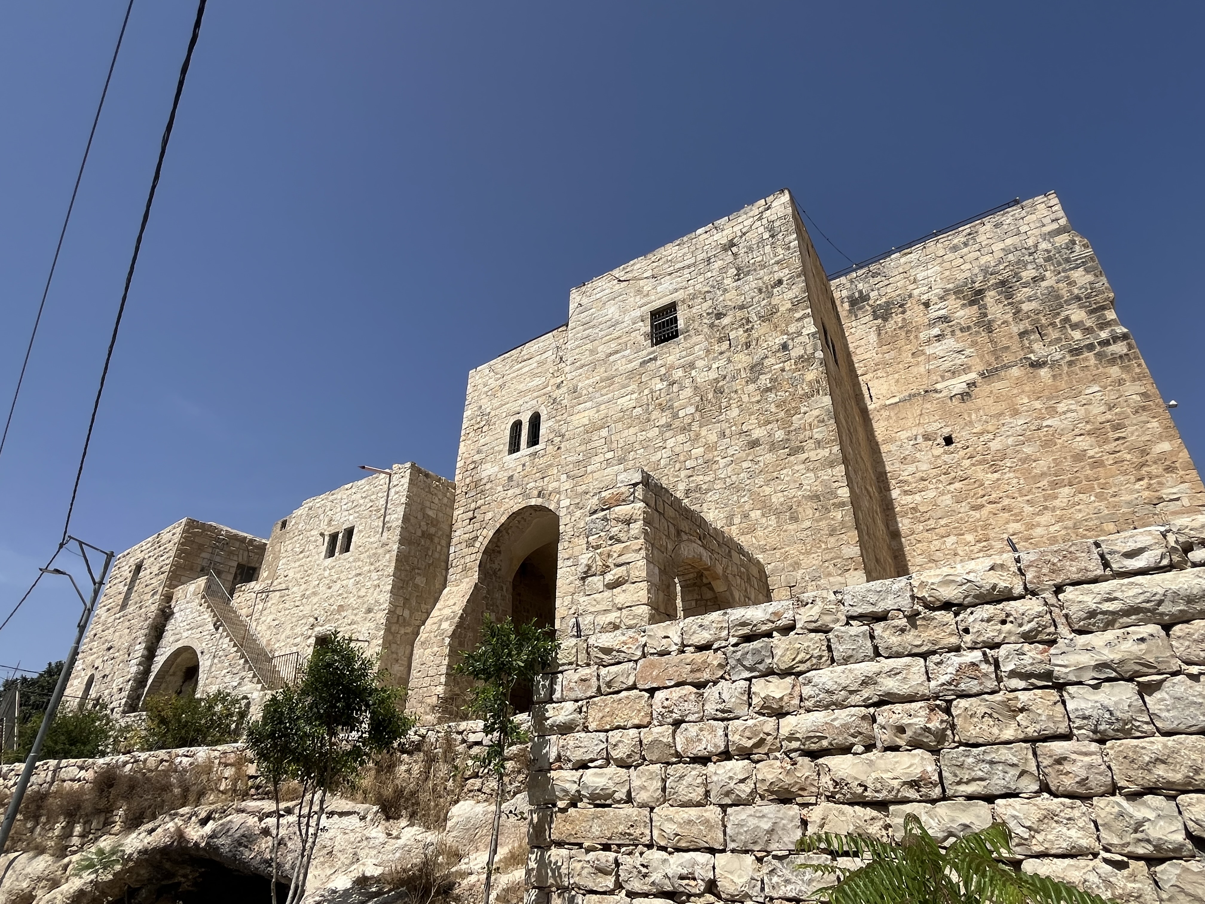 من بيوت الفلاحين إلى قصور الأعيان.. ماذا تروي العمارة الفلسطينية؟