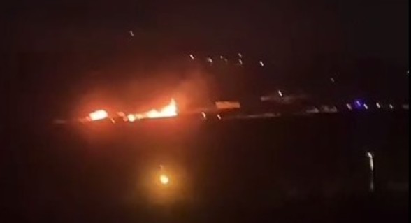 مصادر فلسطينية: إصابات وإحراق مساكن وحظائر في هجوم للمستوطنين على تجمع معازي جبع البدوي