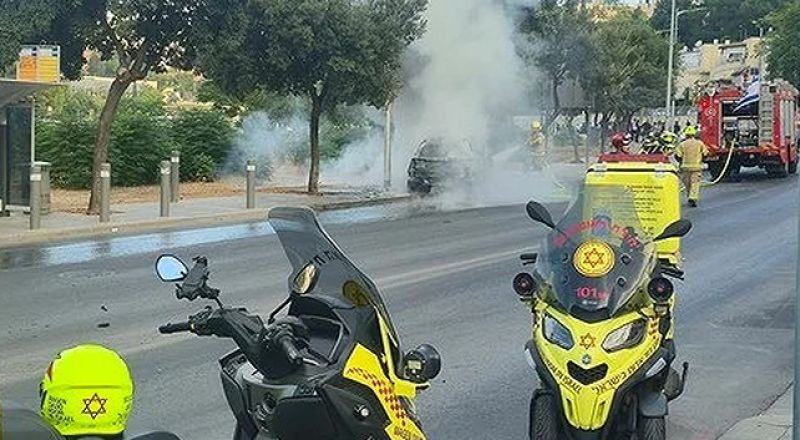 إصابة رجل وفتى في انفجار مركبة بالقدس
