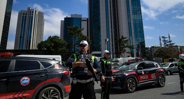 مقتل طالبة وإصابة أخريات جراء حادثة طعن في إحدى مدارس اسطنبول